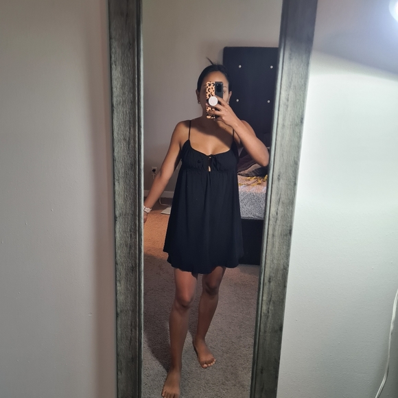 Cute black mini dress - Picture 2 of 9